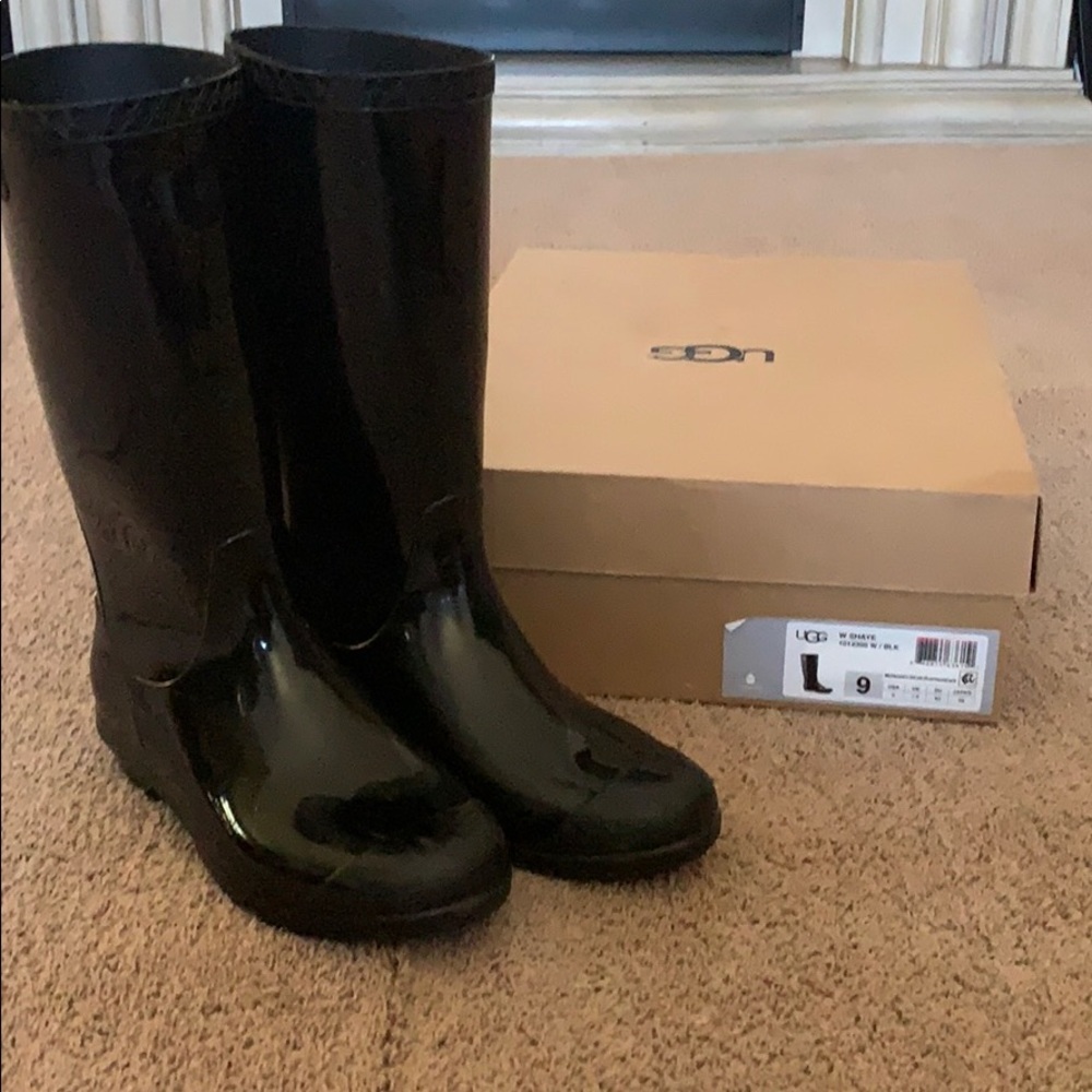 Ugg Shaye Black All Weather Waterproof boot